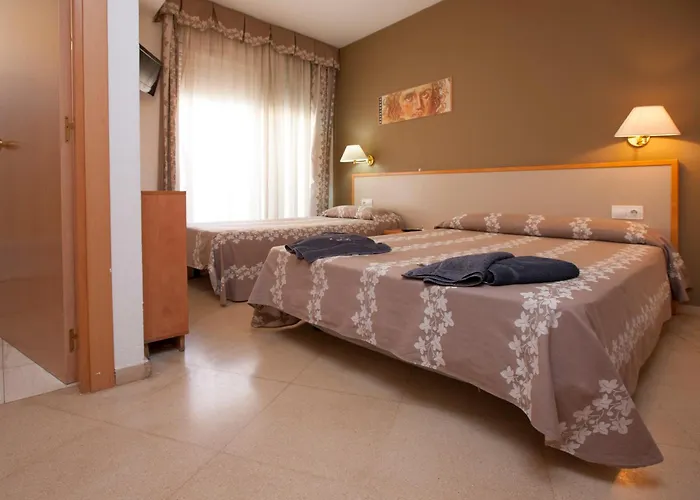 Cosmos Hotel *