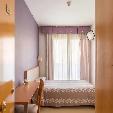Cosmos Hotel *